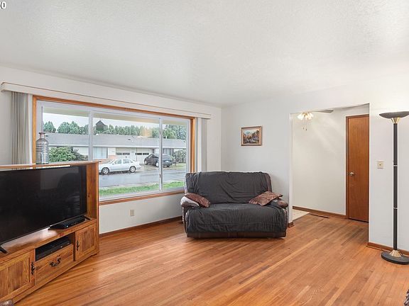 5th image of 1263 SE Alder St