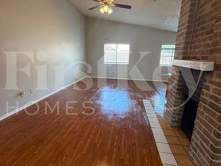 6918 Skyline Park Dr — Photo 2