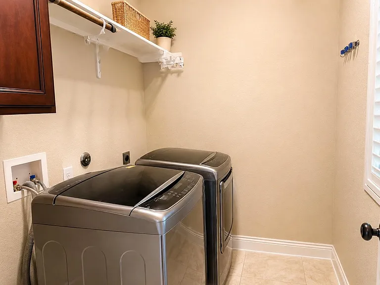 127 Lindenberry Cir — Photo 32