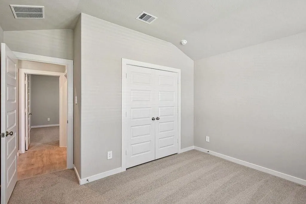 4 bed, 2200 sqft, $2,300 — Photo 4