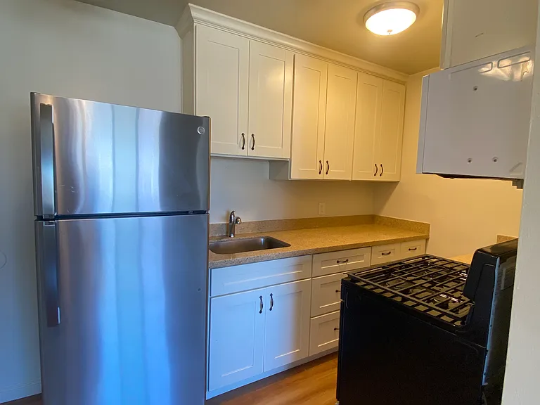 1101 Frankfurt Ave #7 — Photo 7
