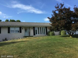 17810 Garden Spot Dr, Hagerstown, MD 21740