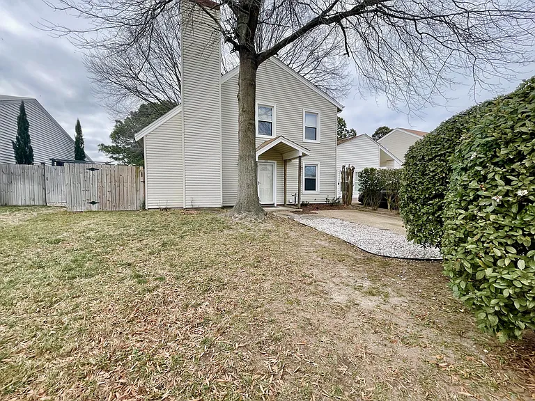 1723 Rueger St — Photo 2