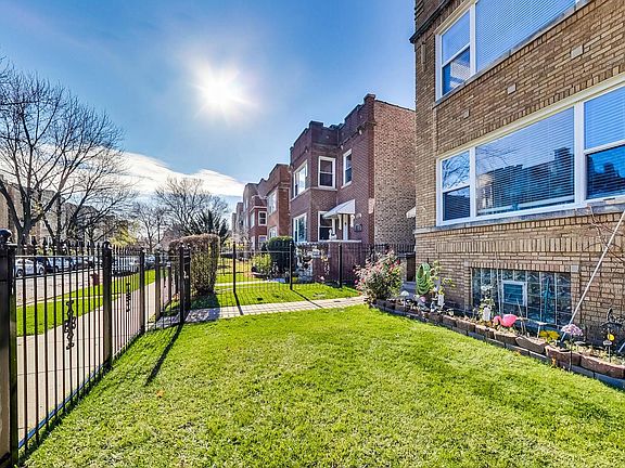 3rd image of 6134 N Claremont Ave