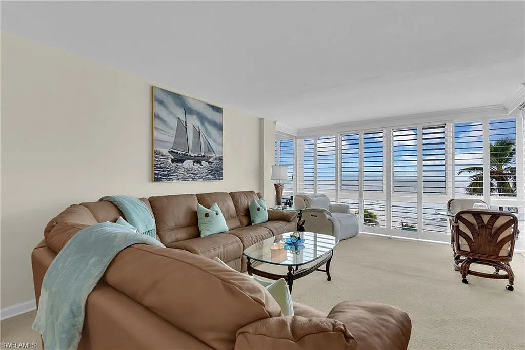 2121 Gulf Shore Blvd N — Photo 2