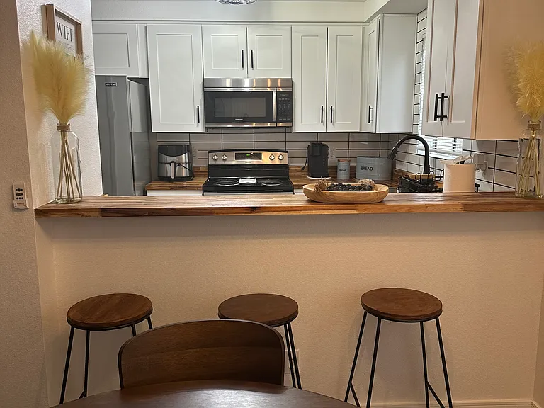 2240 Highpointe Dr — Photo 3