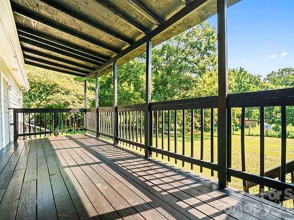 3rd image of 3014 Morgan Mill Rd