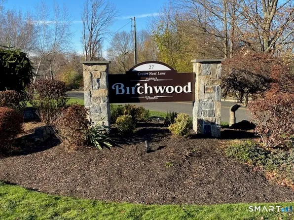 27 Crows Nest Ln, Danbury, CT