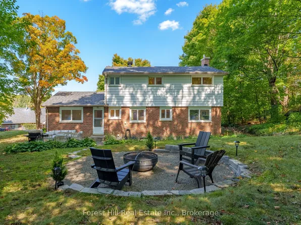 1 Maplecrest Ct, Huntsville, ON P1H 1G2