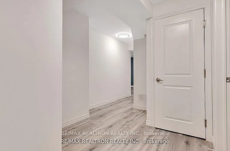 4 Oceanpearl Cres — Photo 15