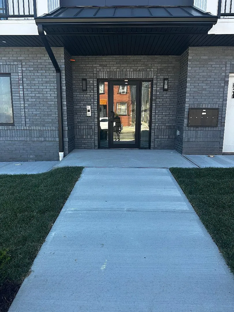 3 bed, 1600 sqft, $3,200 — Photo 4