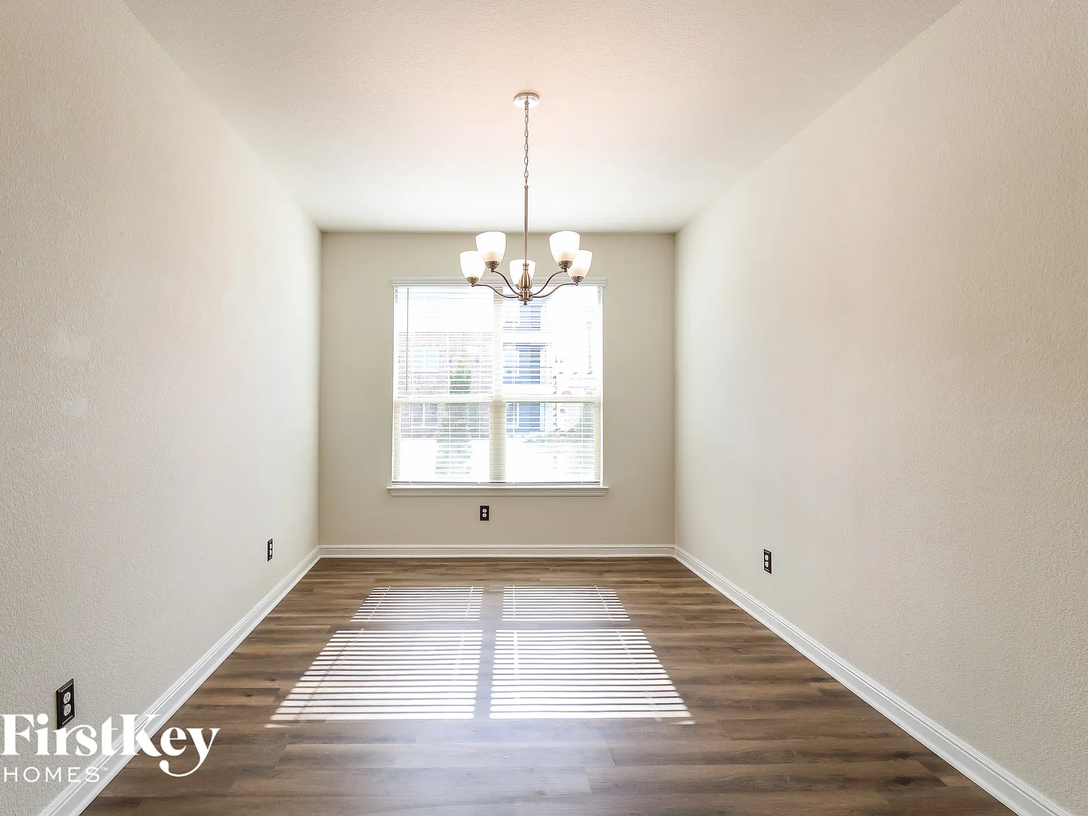 3 bed, 2.0 bath, 2203 sqft, $2,715 — Photo 4