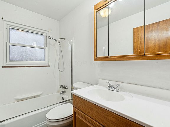 5th image of 3195 Saxon Ct