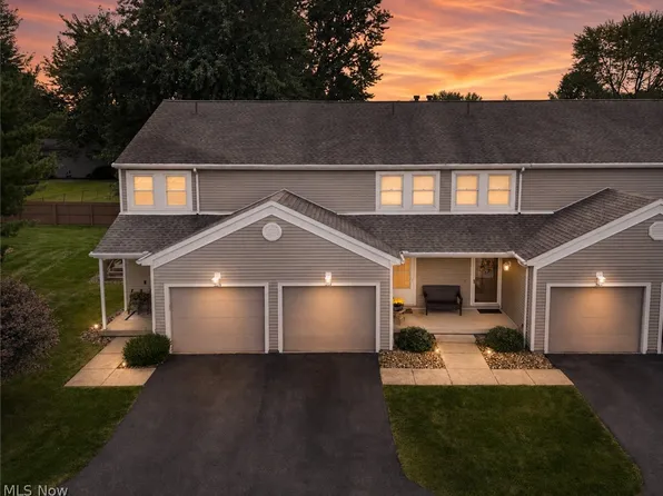 375 Pineview Dr NE, Warren, OH 44484