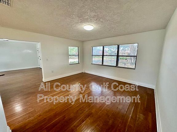 4th image of 1612 53rd Avenue Dr E