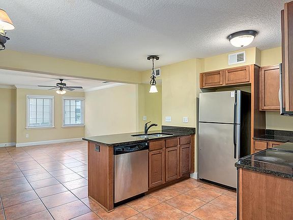 3rd image of 3318 Clay Ave #104