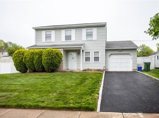 2 Yardley St, Edison, NJ 08820