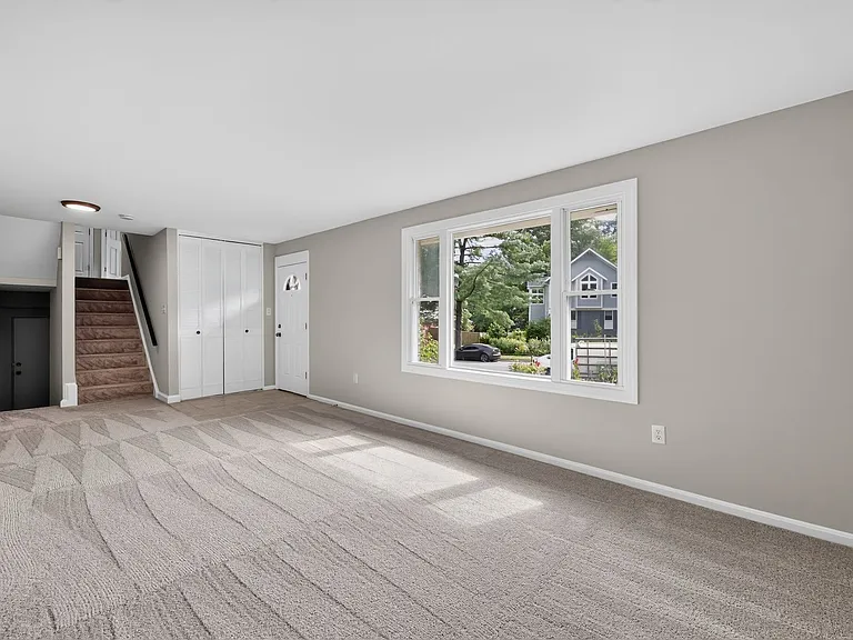 4898 Wheatstone Dr — Photo 6
