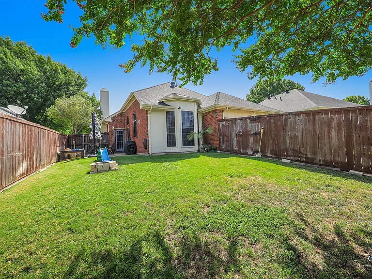 9921 Bordeaux Ave — Photo 22