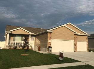 1605 Stonewood Ave, Grand Island, NE 68803