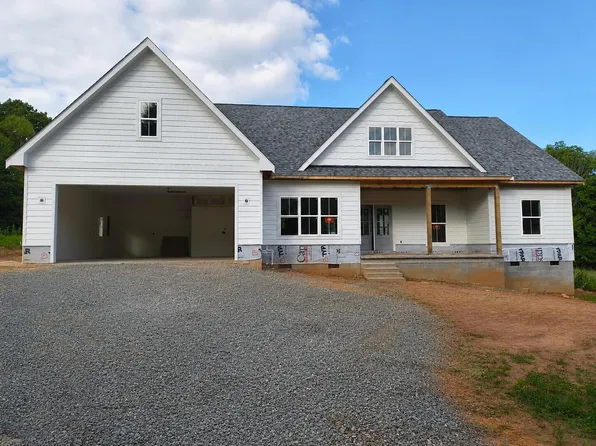 21 S Pointe Shore Dr, Moneta, VA 24121