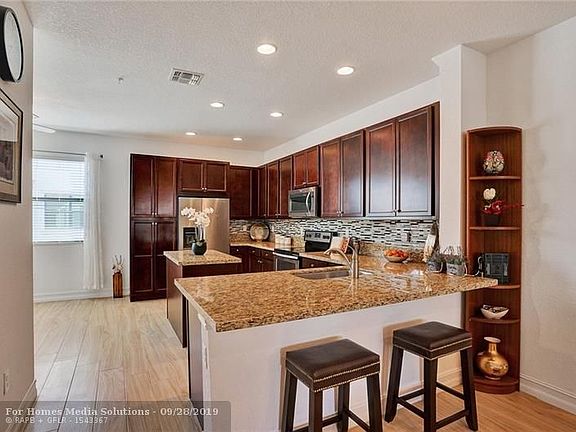 4th image of 11328 SW 15th St #11328