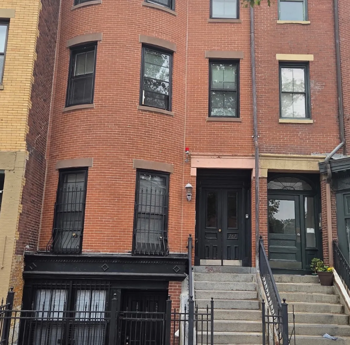 Studio, 300 sqft, $1,975 — Photo 1