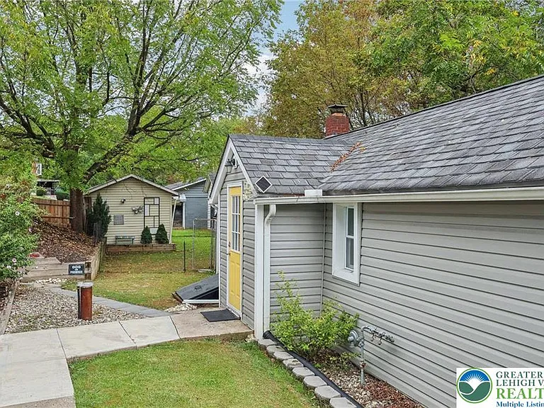 3203 Washington St — Photo 2
