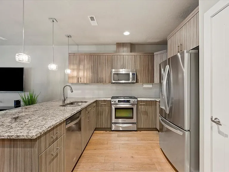 1421 E Lone Creek Dr — Photo 16