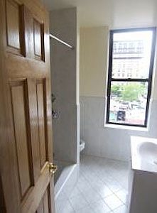 3rd image of 305 Amsterdam Ave
