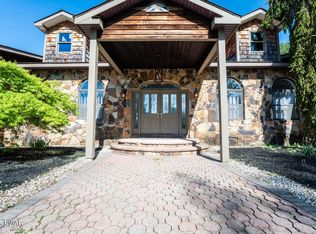 135 Conashaugh Rd, Milford, PA 18337