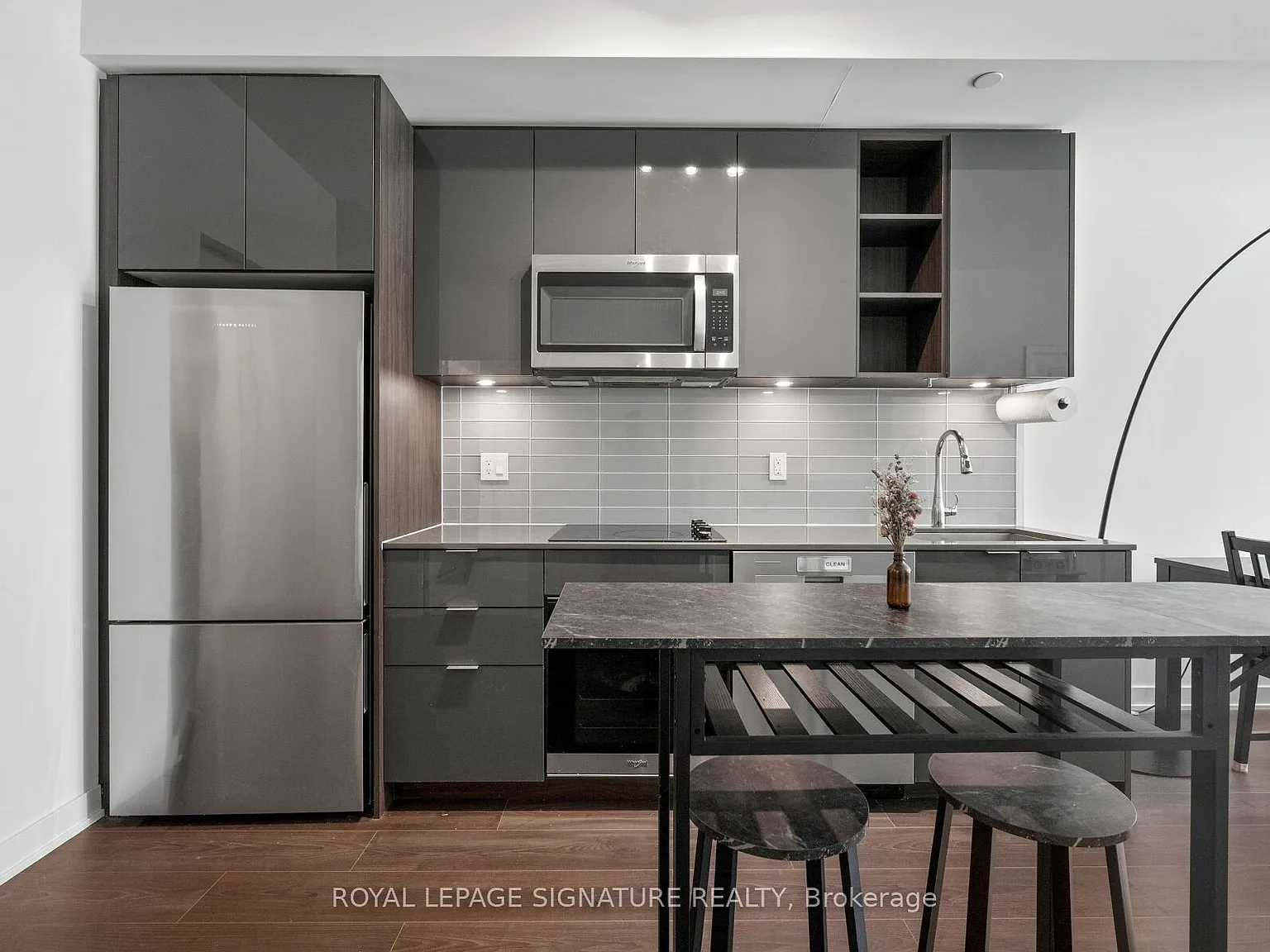 543 Richmond St W — Photo 3