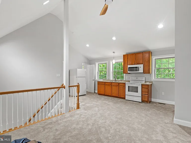 9175 Dubois Rd — Photo 3