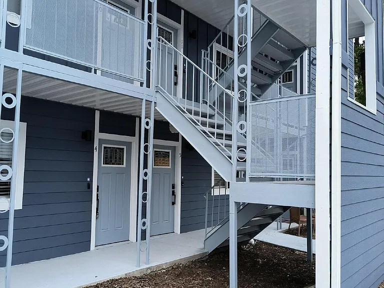1309 Hudson Ave #B4 — Photo 6