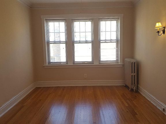 4th image of 474 N Austin Blvd APT 3