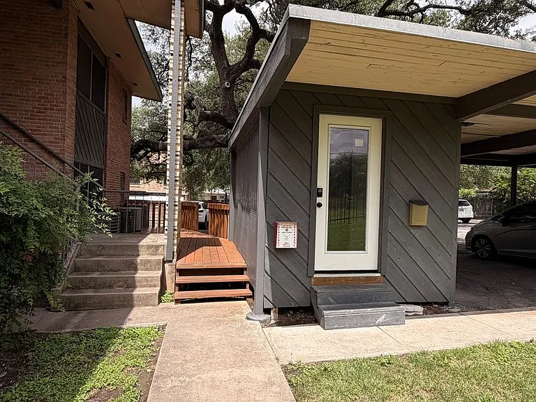 3304 Red River St — Photo 34