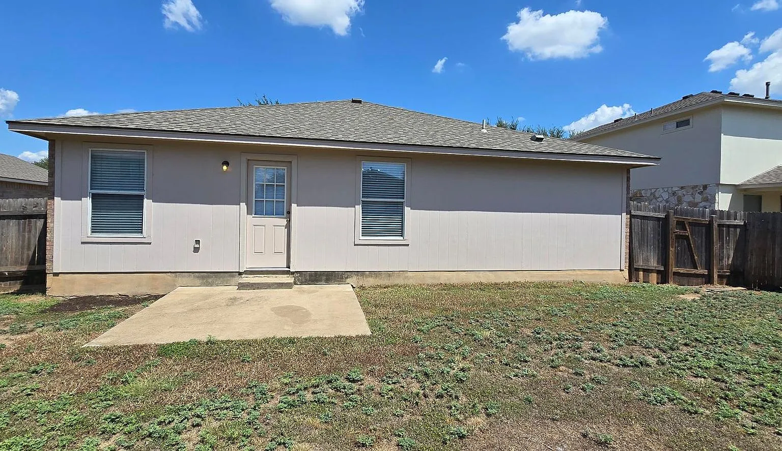 Nice 3 Bedroom 2 Bath in Benbrook Ranch Subdivision - Great value in Leander! — Photo 2