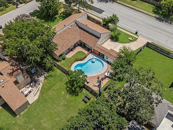 2nd image of 2735 Sandy Cir