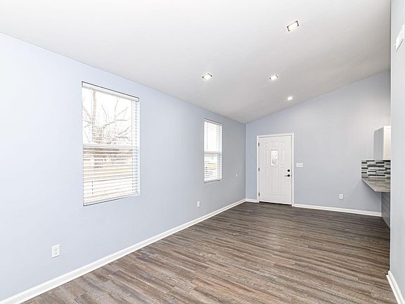 4th image of 1246 S Kealing Ave