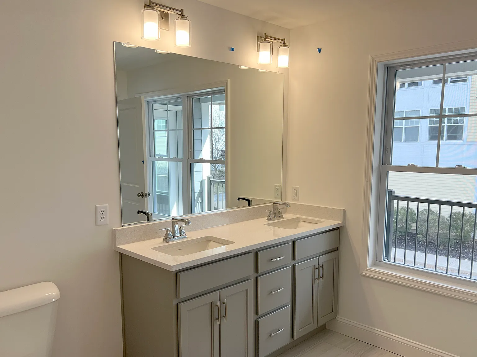 3 bed, 2.5 bath, 1814 sqft, $3,295 — Photo 3