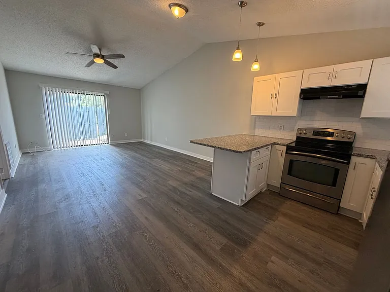 501 Saint Michaels Way — Photo 9