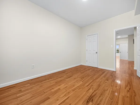 251 Patchen Avenue image 10 of 14