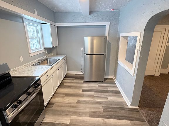 5th image of 740 Bellevue Ave