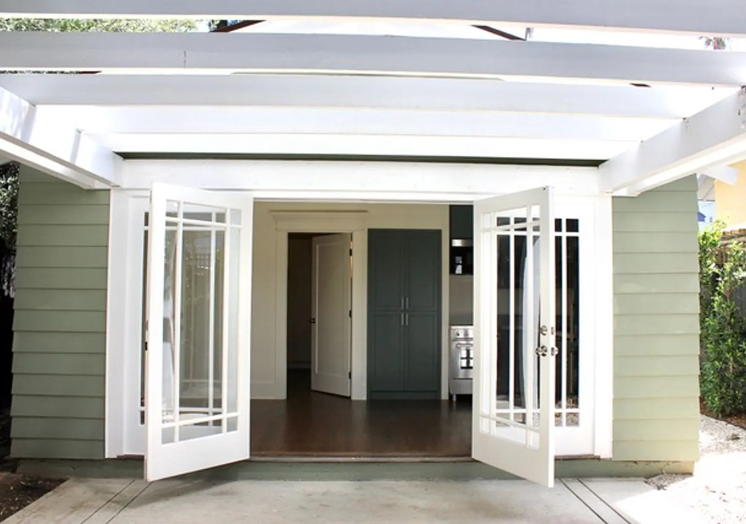 Franklin Village - Detached 1 Bed/1bath With Large Private Yard — Photo 4