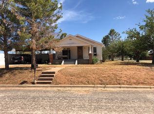 902 E 7th St, Rotan, TX 79546