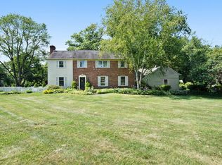 1 Glennoll Dr, Chadds Ford, PA 19317