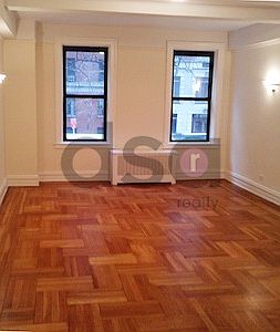 4th image of 311 E 72nd St