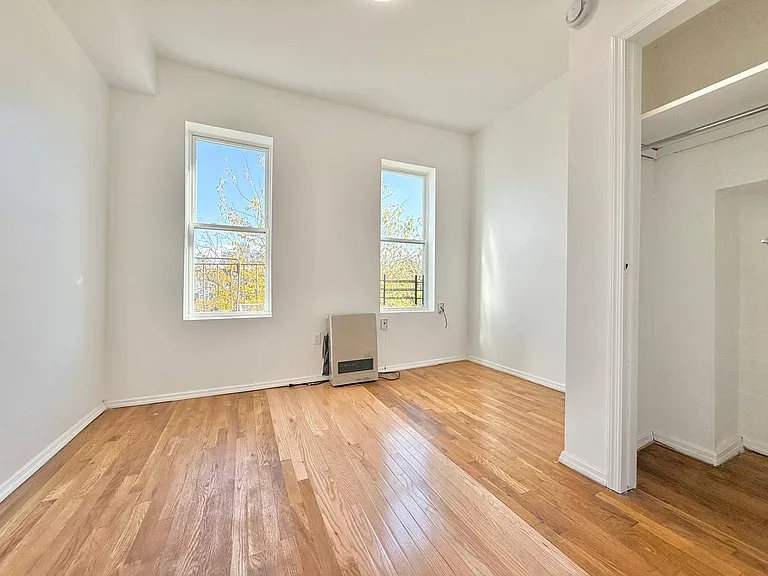 1128 Willoughby Ave #2R — Photo 7