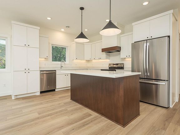 5th image of 1011 Nokomis St