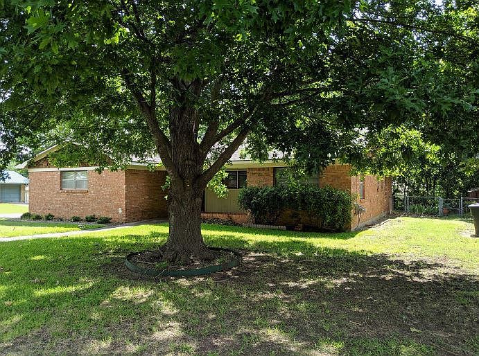 1st image of 801 Hillside Dr